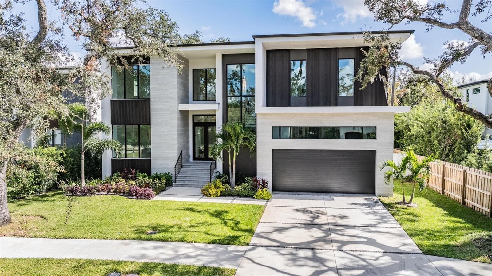214 S RENELLIE DR
