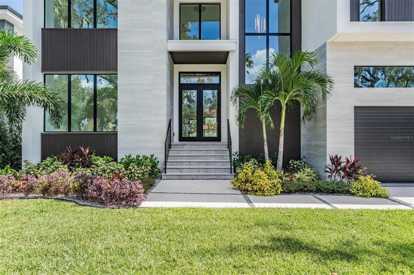Single Family Residence at 214 S RENELLIE DR, TAMPA, photo 5 of 23