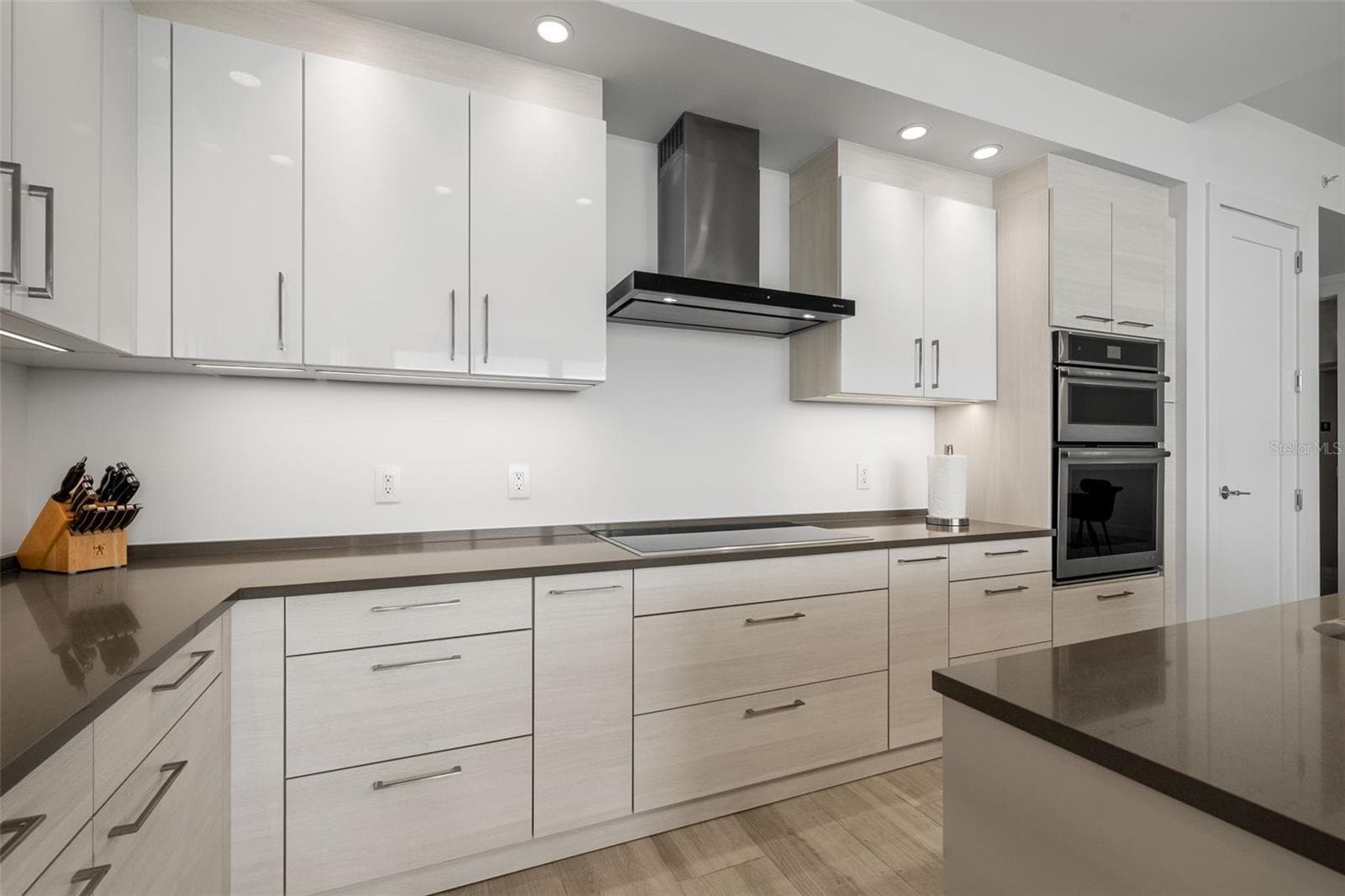 Condominium at 1155 N GULFSTREAM AVE #802, SARASOTA, photo 9 of 88