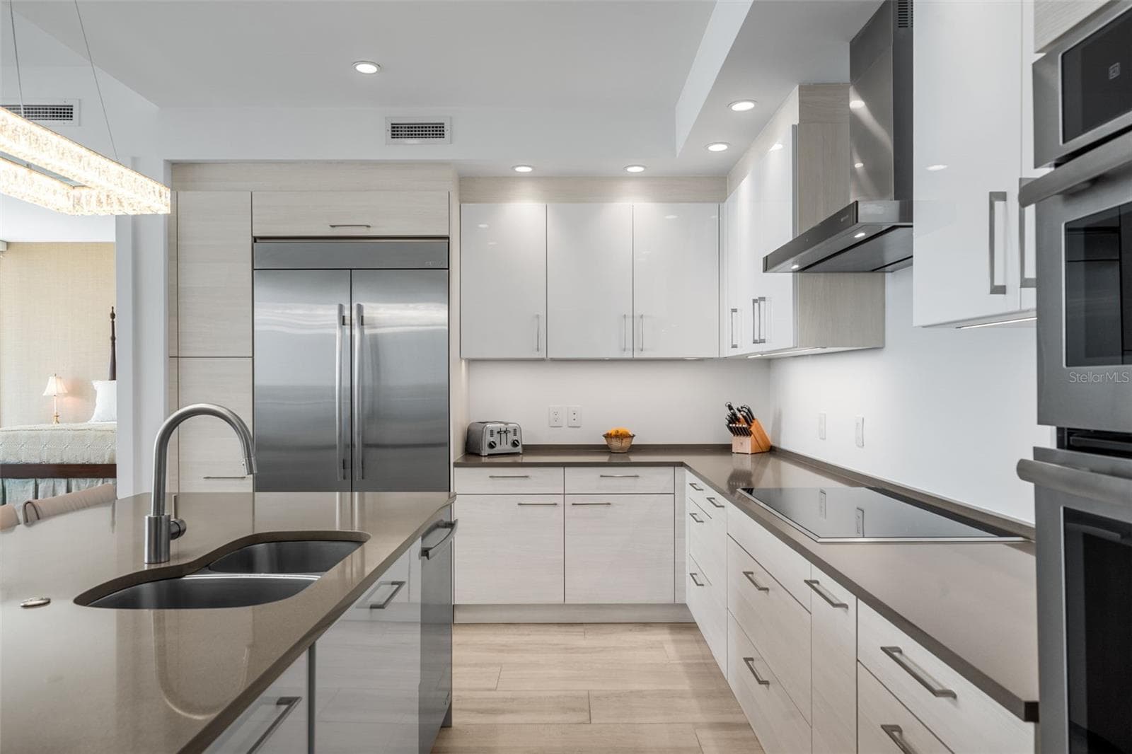 Condominium at 1155 N GULFSTREAM AVE #802, SARASOTA, photo 13 of 88