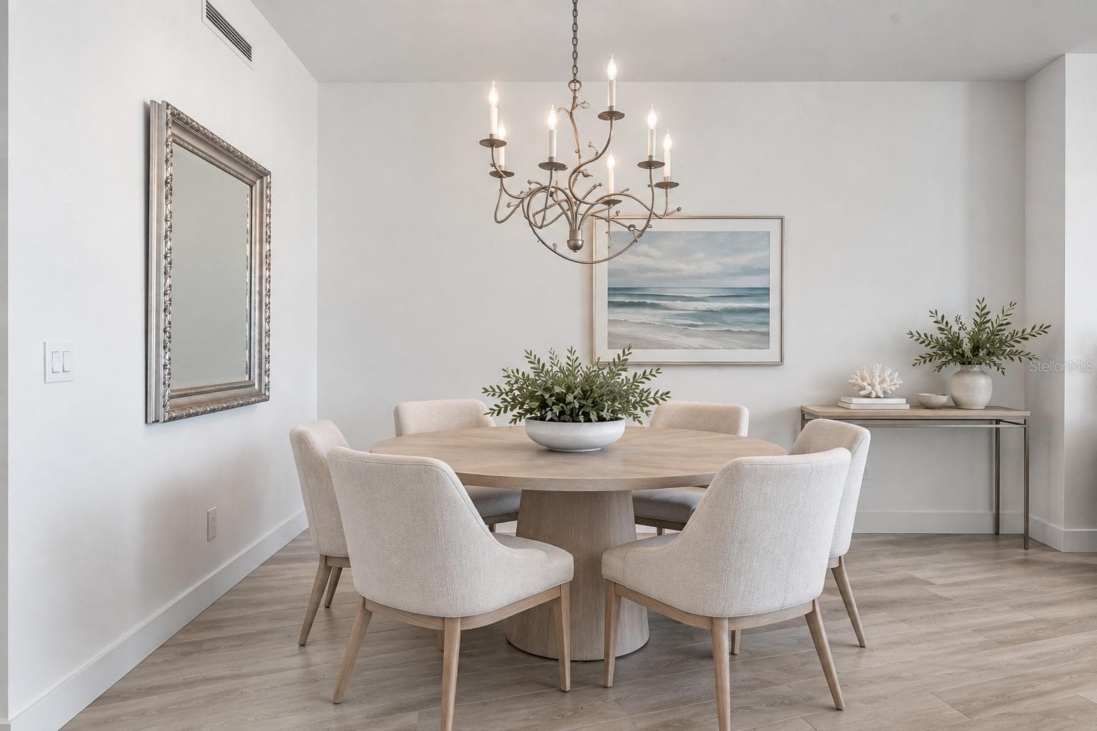 Virtually Stage- Spacious Dining Area - 1155 N GULFSTREAM AVE #802, SARASOTA
