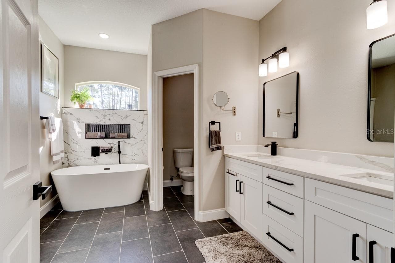 Master Bath - 37 WOODLYN LN, PALM COAST