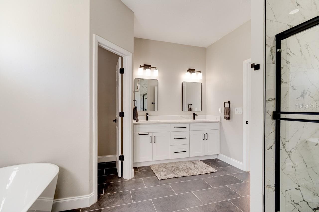 Master Bath - 37 WOODLYN LN, PALM COAST
