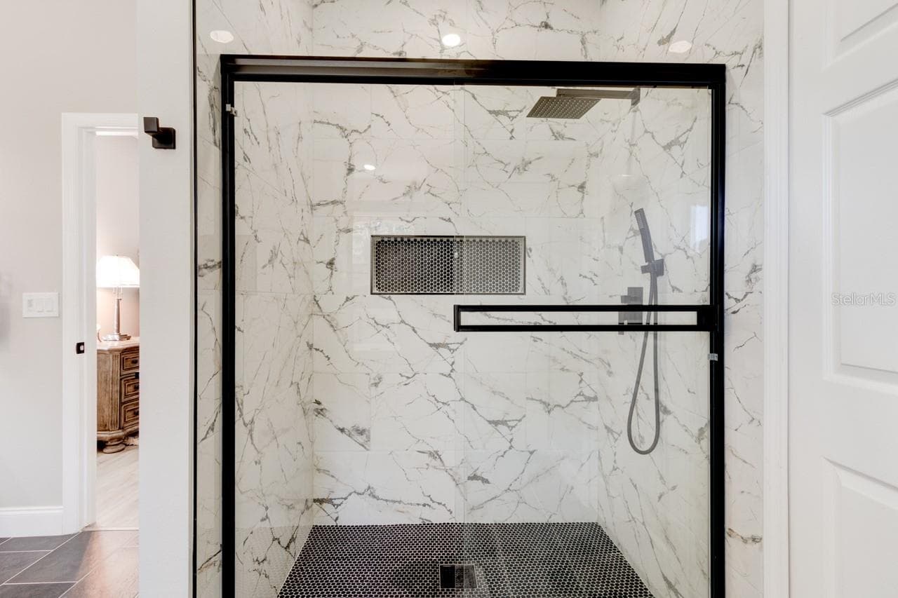 Master Bath - 37 WOODLYN LN, PALM COAST