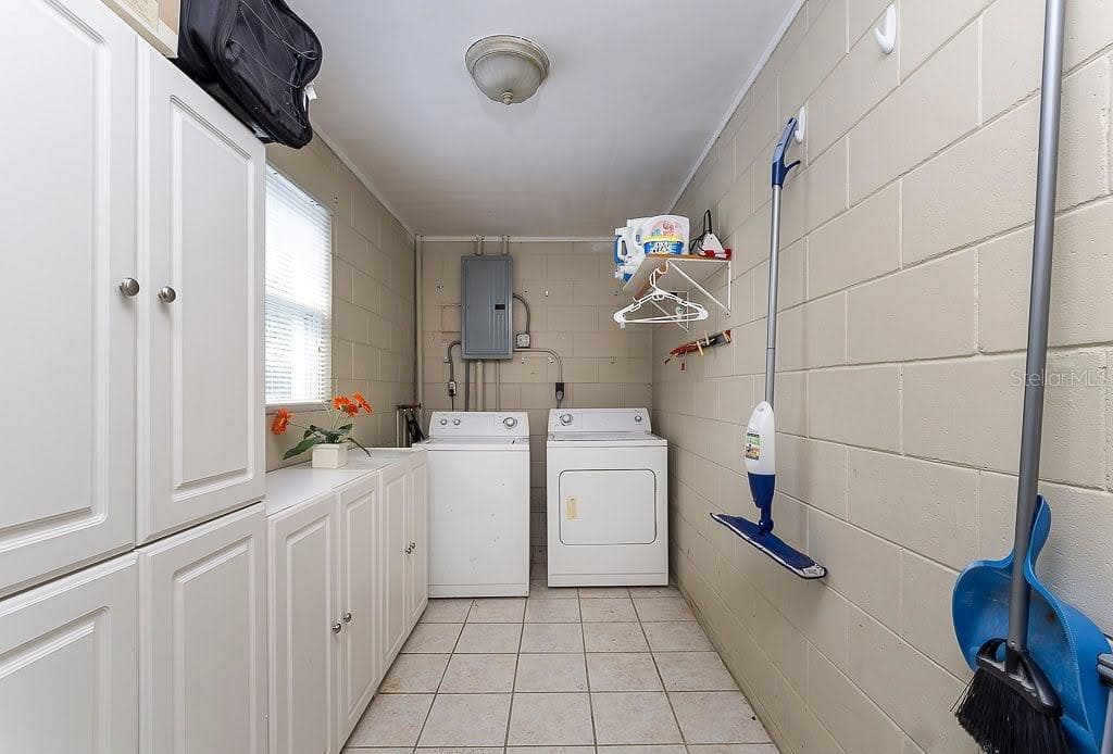 Single Family Residence at 11 S UNIVERSITY CIR, DELAND, photo 15 of 25
