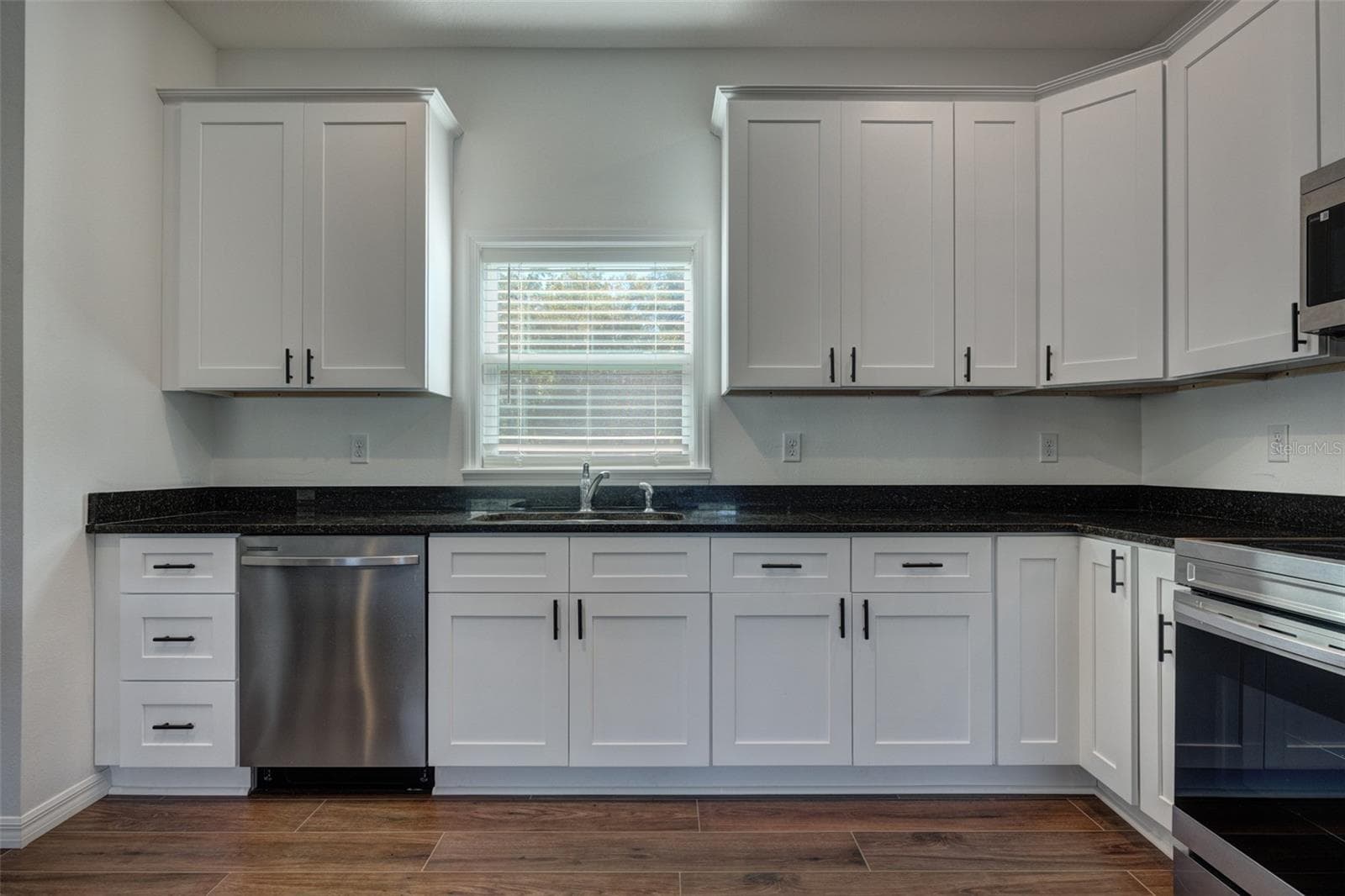 Single Family Residence at 178 DOVER LN, DELAND, photo 8 of 44