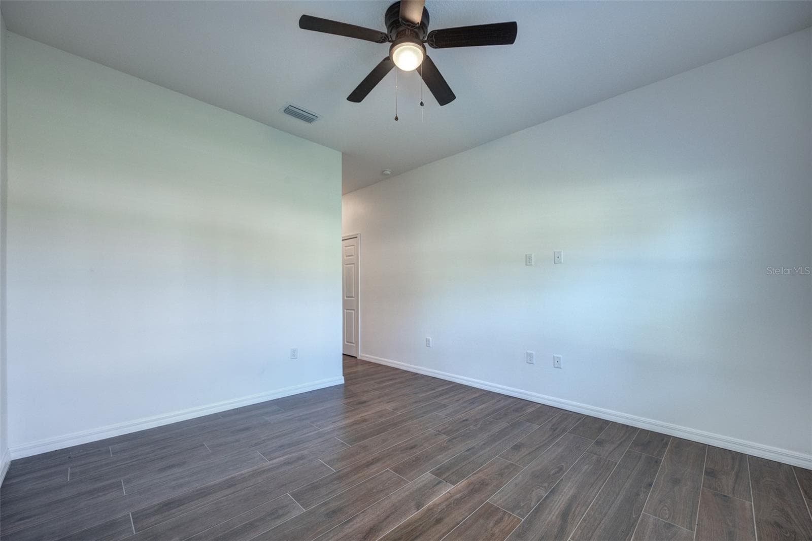 Single Family Residence at 178 DOVER LN, DELAND, photo 16 of 44