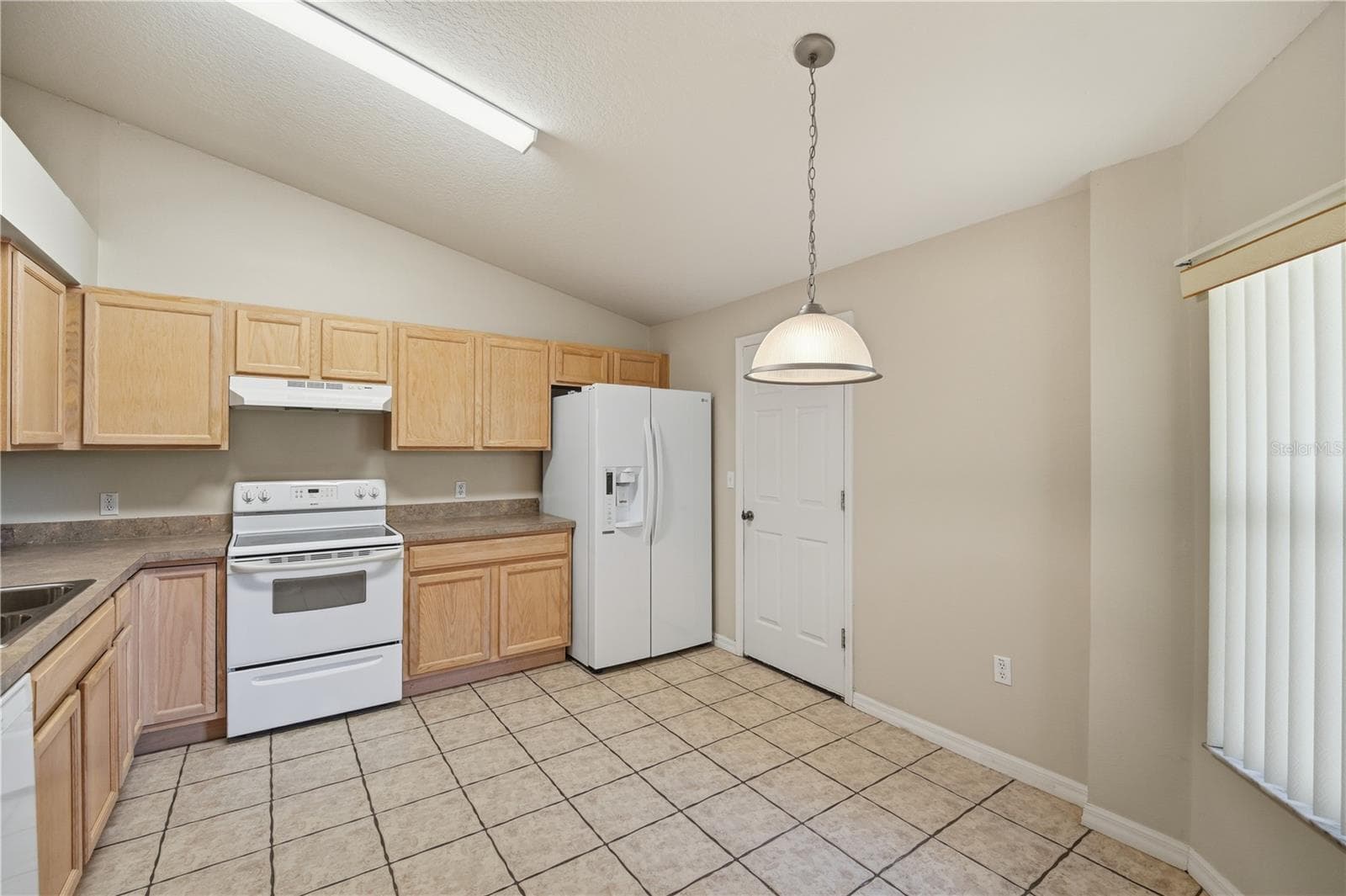 Townhouse at 3341 CELENA CIR, ST CLOUD, photo 7 of 48