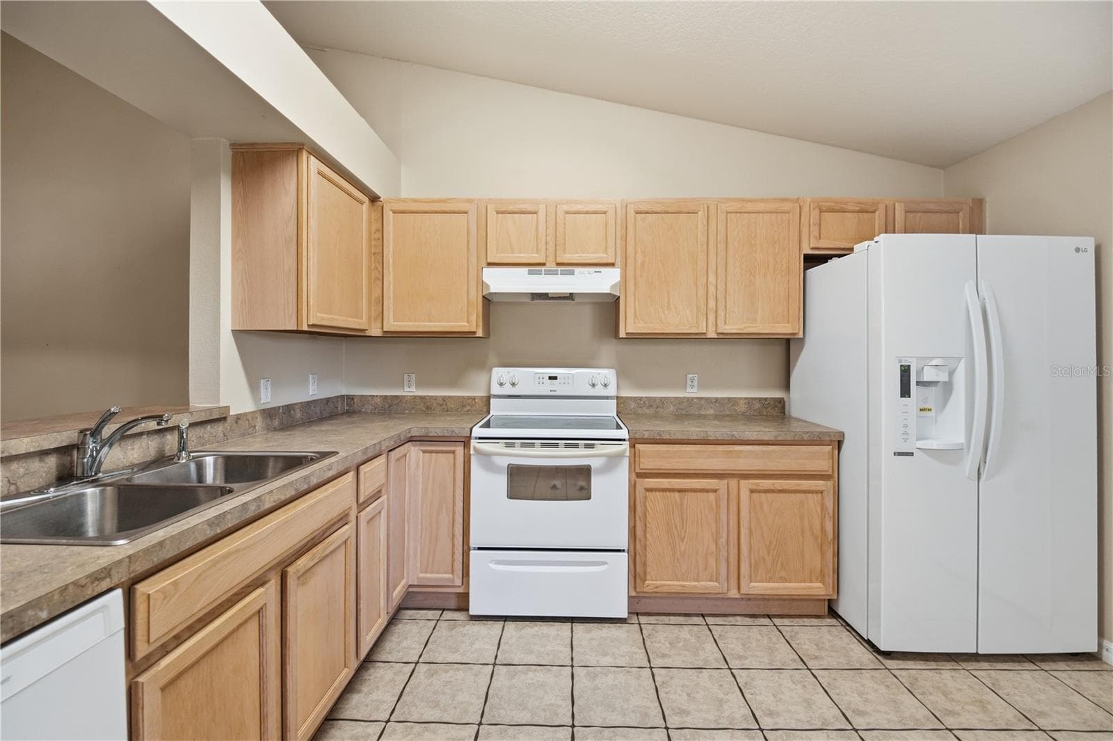 Townhouse at 3341 CELENA CIR, ST CLOUD, photo 9 of 48