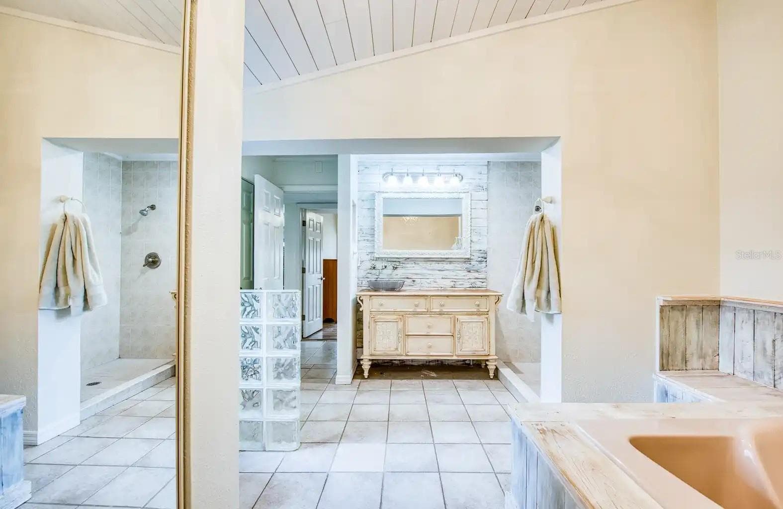 Condominium at 6313 PELICAN CREEK XING #-, ST PETERSBURG, photo 19 of 49