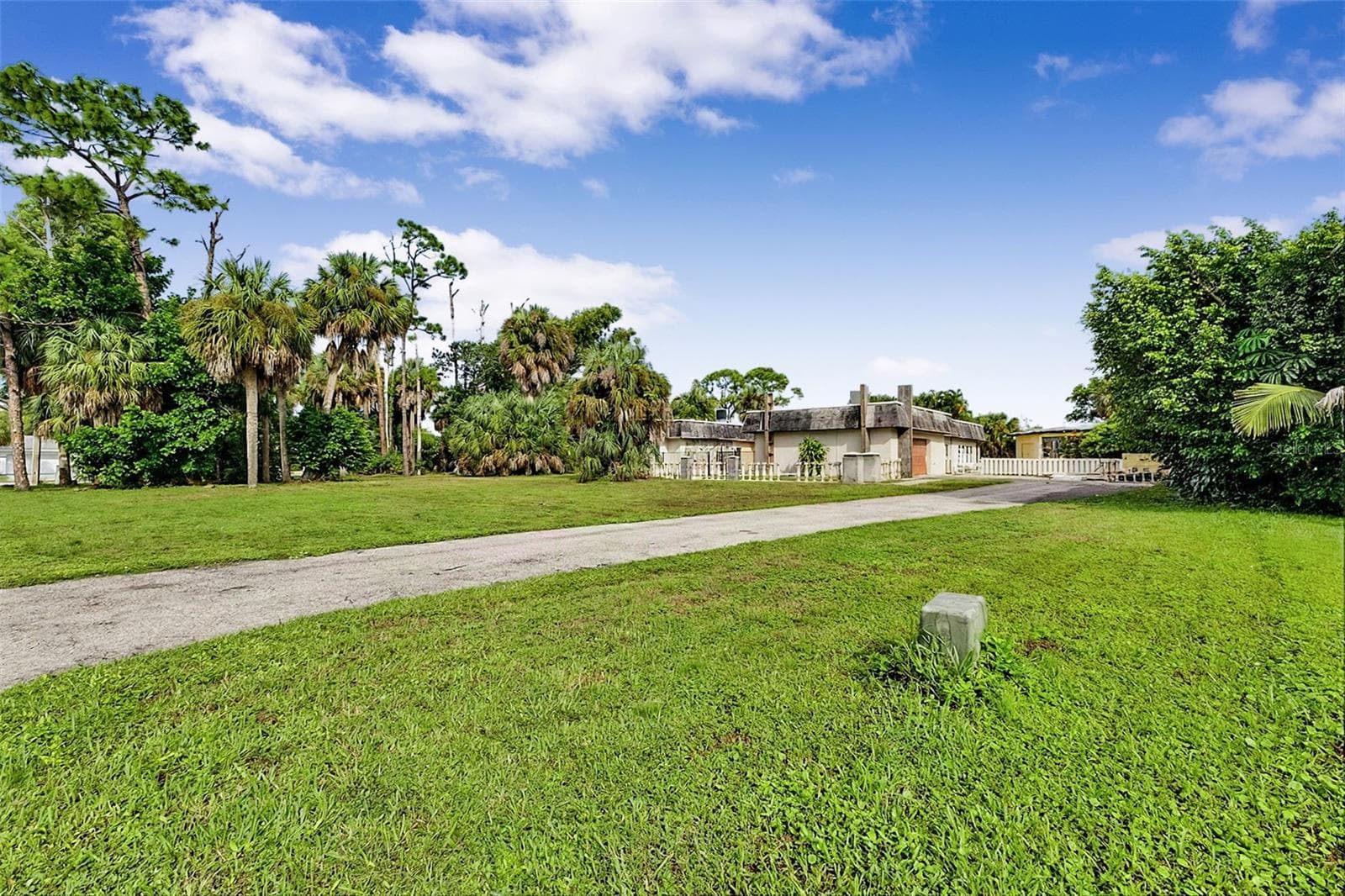 Single Family Residence at 4231 ERINDALE DR, NORTH FORT MYERS, photo 6 of 75