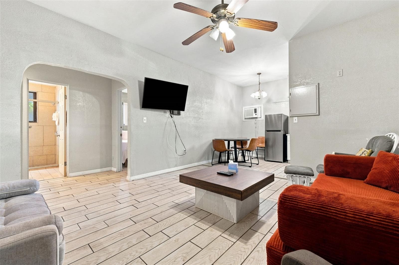Hotel/Motel at 10450 GULF BLVD, TREASURE ISLAND, photo 16 of 35