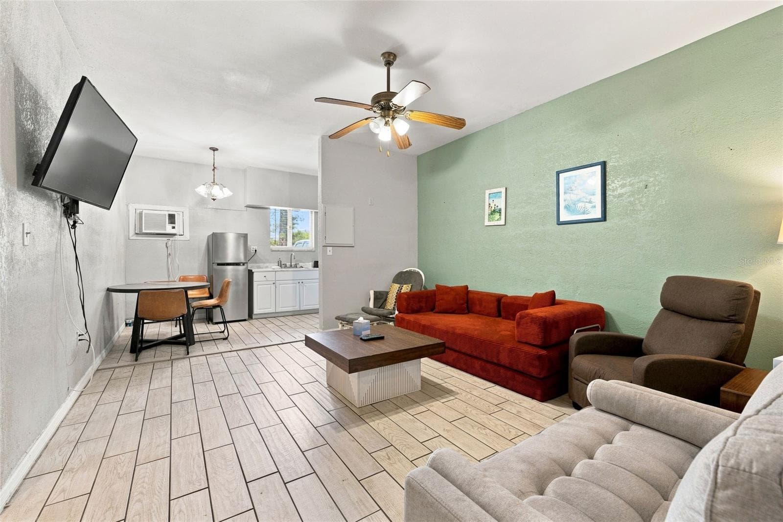 Hotel/Motel at 10450 GULF BLVD, TREASURE ISLAND, photo 17 of 35
