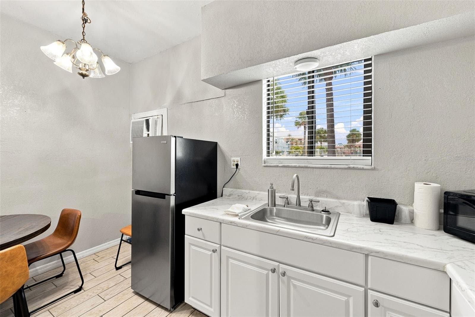 Hotel/Motel at 10450 GULF BLVD, TREASURE ISLAND, photo 20 of 35
