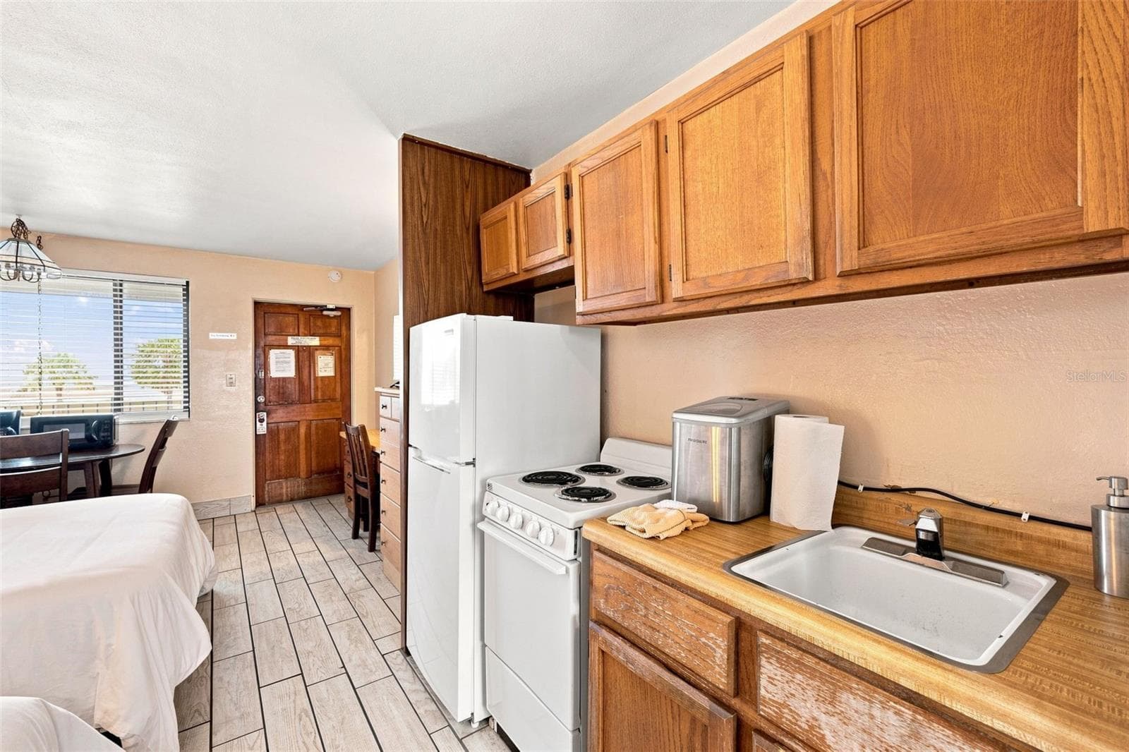Hotel/Motel at 10450 GULF BLVD, TREASURE ISLAND, photo 27 of 35