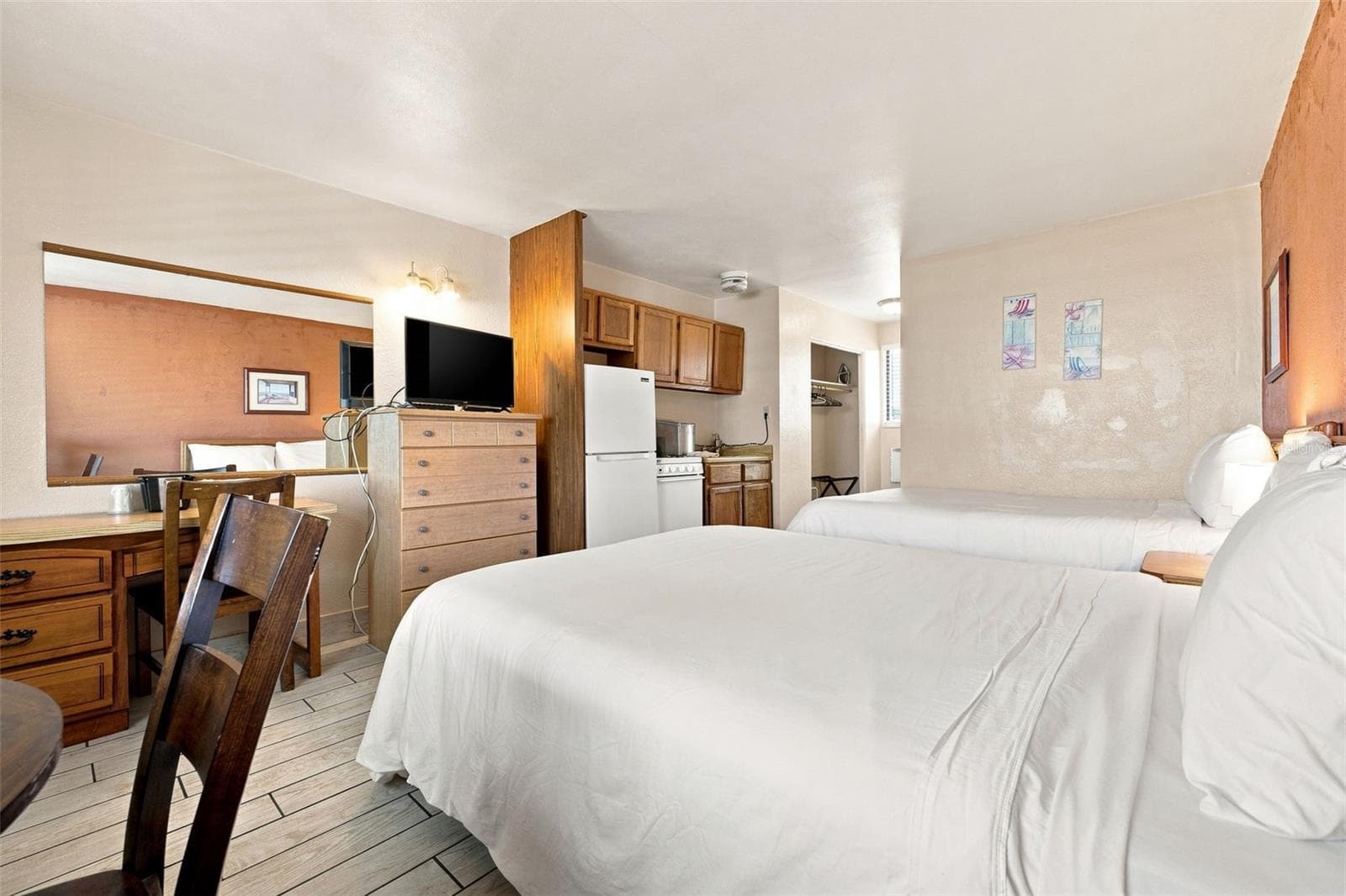 Hotel/Motel at 10450 GULF BLVD, TREASURE ISLAND, photo 29 of 35