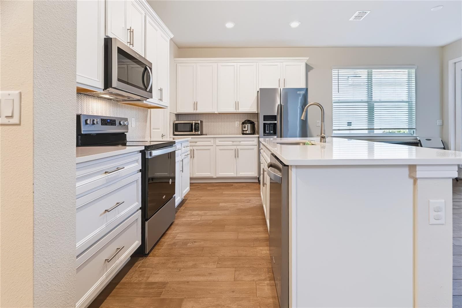 Single Family Residence at 14250 LANIKAI BEACH DR, ORLANDO, photo 6 of 42