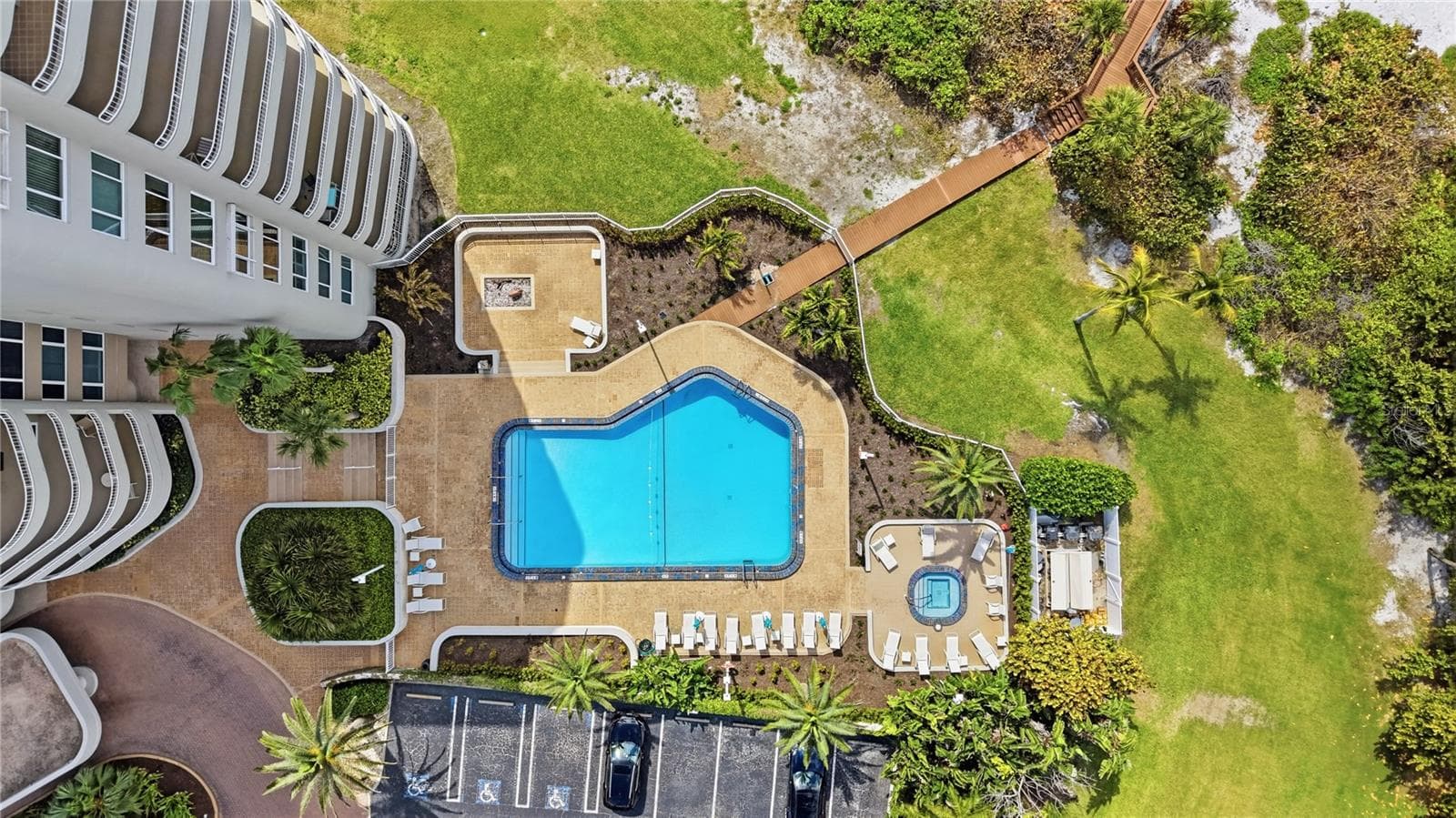 Pool, Spa and Walkway to Private Beach - 775 LONGBOAT CLUB RD #304, LONGBOAT KEY