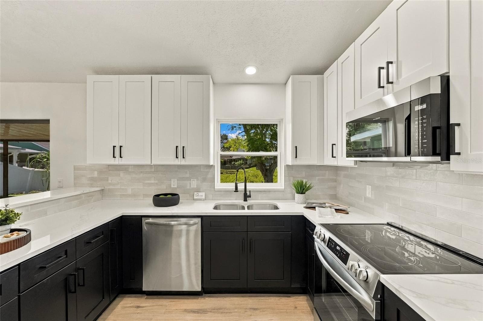 Single Family Residence at 11216 SHADYBROOK DR, TAMPA, photo 10 of 25