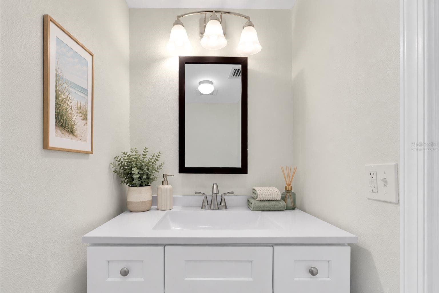 Virtually Staged: Guest Bathroom - 4885 1ST ST NE #106, ST PETERSBURG