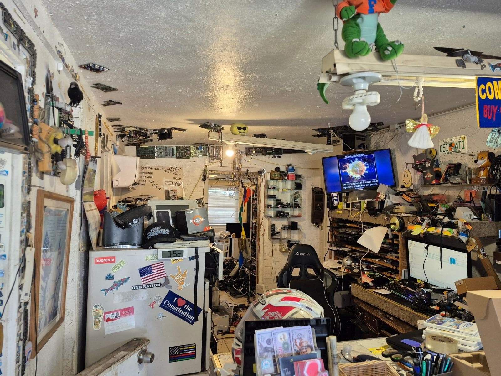 Front counter of shop. - 4007 FLAMINGO DR, NEW PORT RICHEY