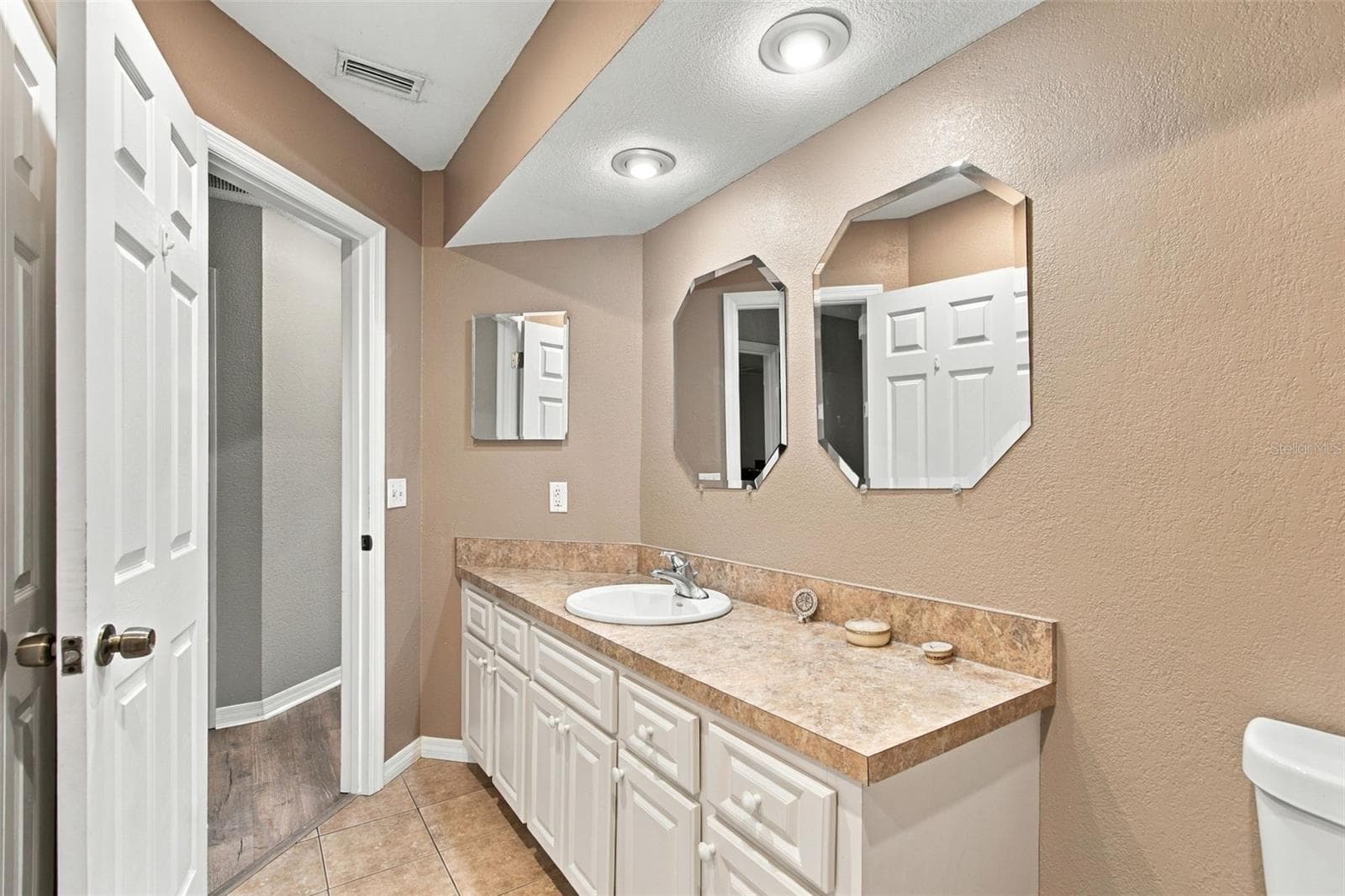 Single Family Residence at 10435 TASSEL ST, SPRING HILL, photo 16 of 65