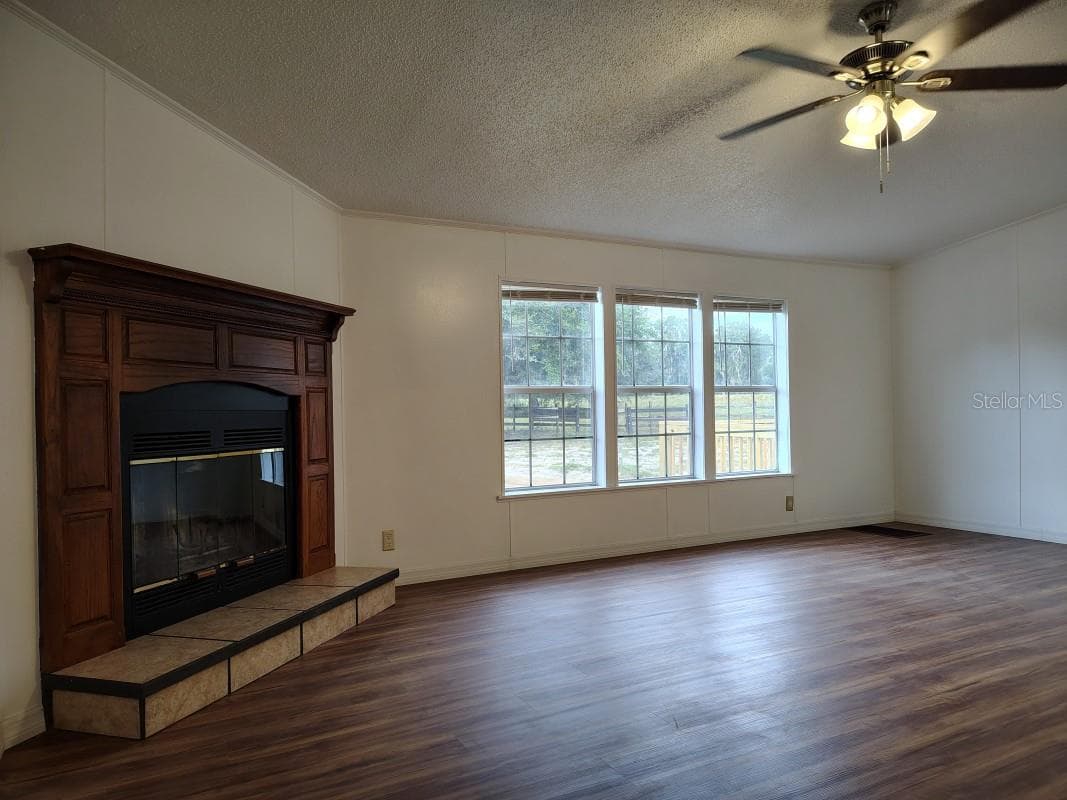 Manufactured Home at 650 NE 170TH AVE, WILLISTON, photo 4 of 18
