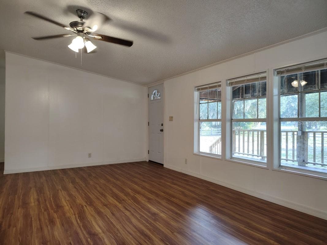 Manufactured Home at 650 NE 170TH AVE, WILLISTON, photo 8 of 18