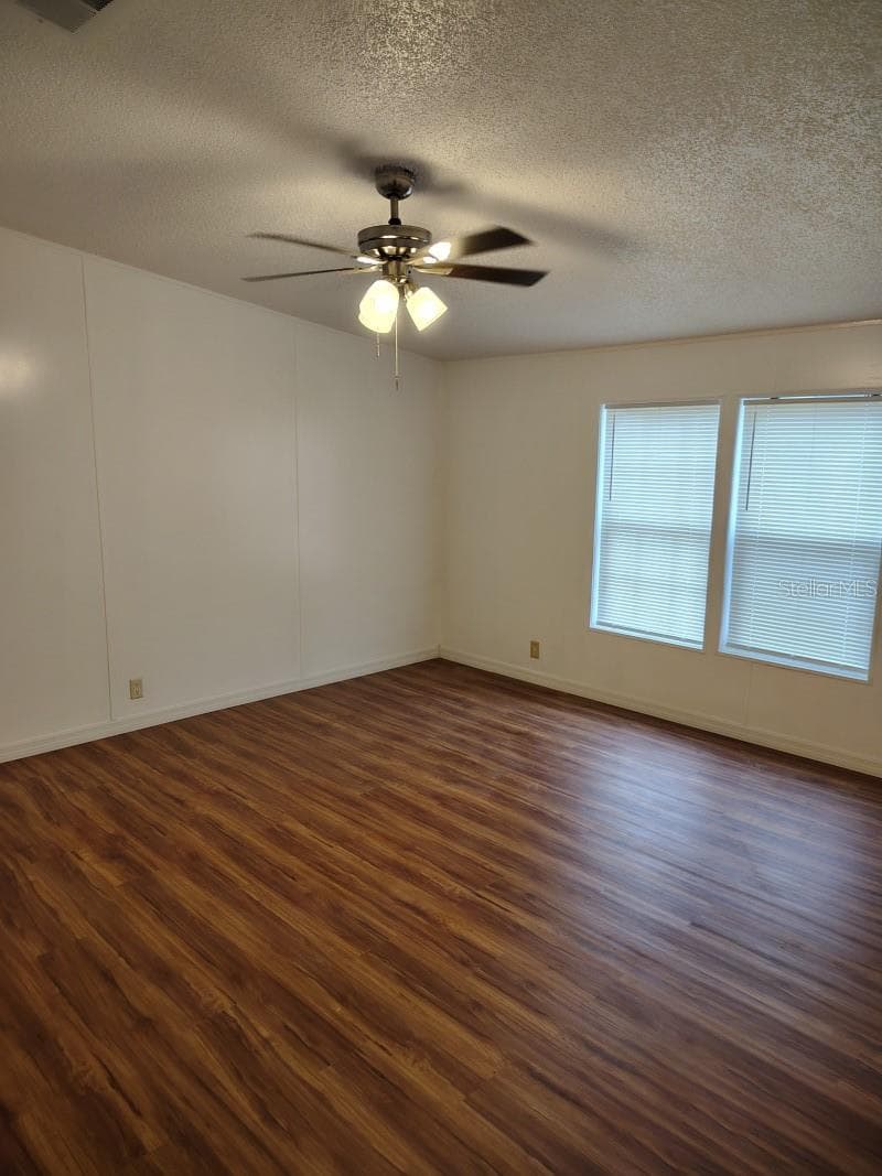 Manufactured Home at 650 NE 170TH AVE, WILLISTON, photo 9 of 18