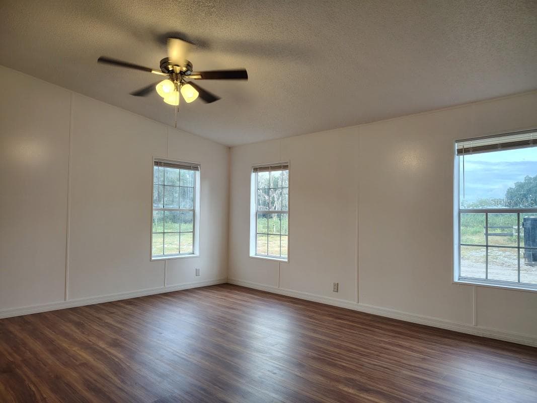 Manufactured Home at 650 NE 170TH AVE, WILLISTON, photo 10 of 18