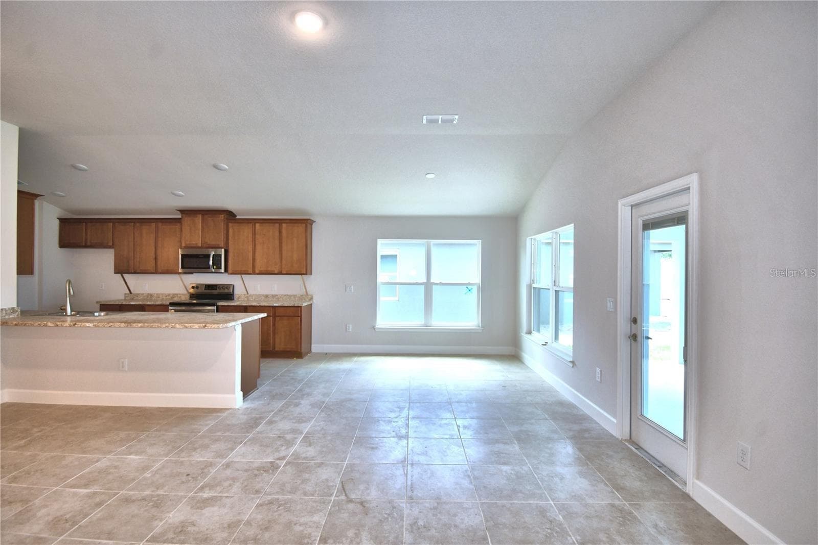 Single Family Residence at 910 SOFIA LN, DAVENPORT, photo 4 of 19