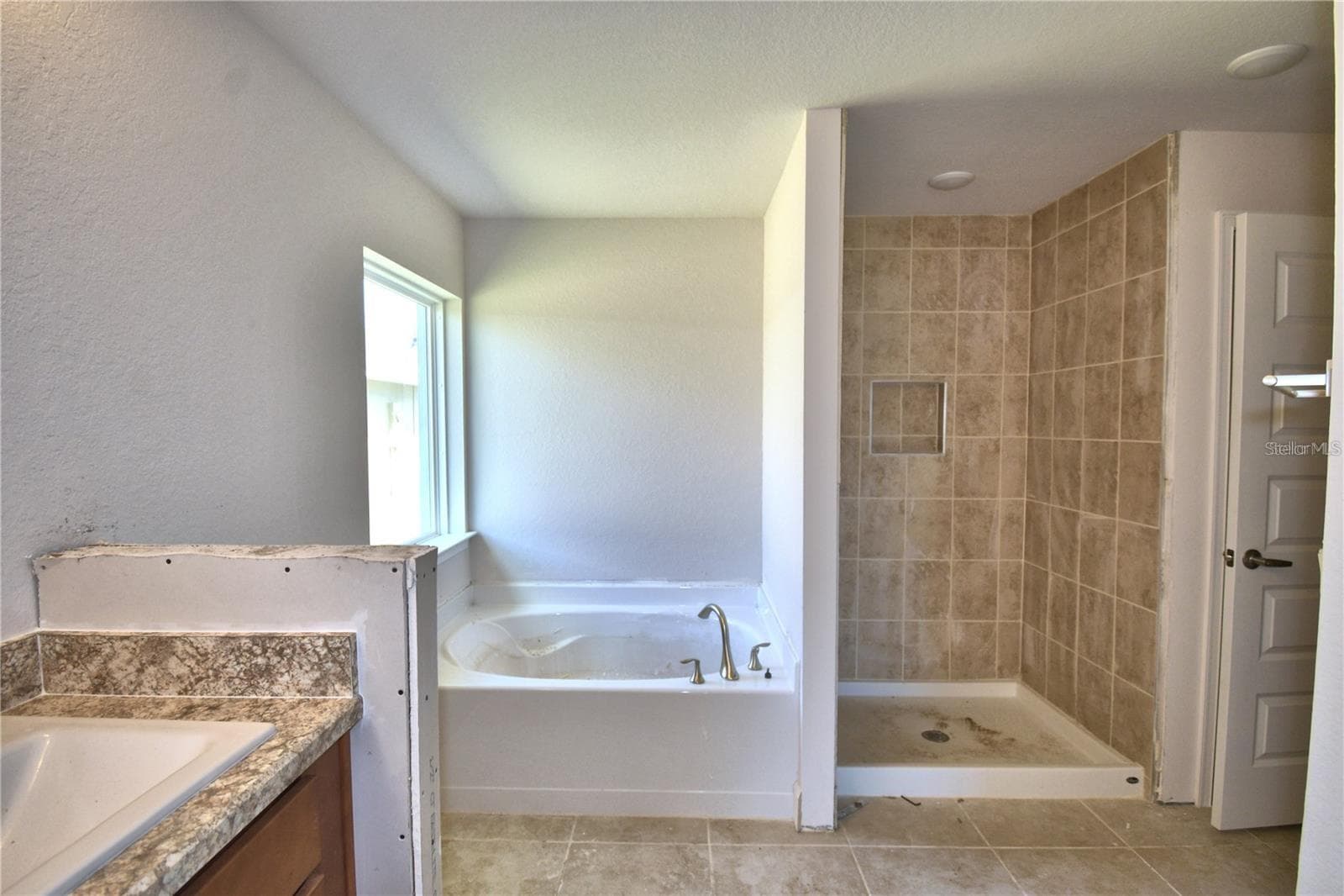 Single Family Residence at 910 SOFIA LN, DAVENPORT, photo 10 of 19