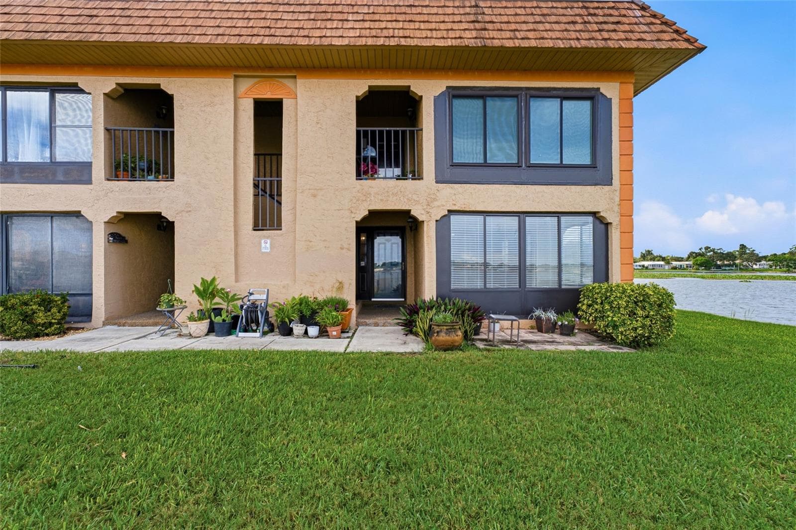Condominium at 10142 SEMINOLE ISLAND DR, LARGO, photo 2 of 50