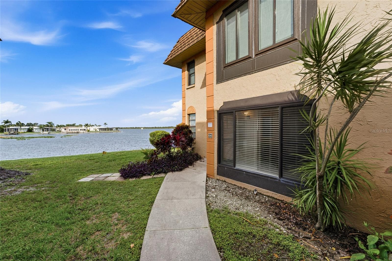 Condominium at 10142 SEMINOLE ISLAND DR, LARGO, photo 12 of 50