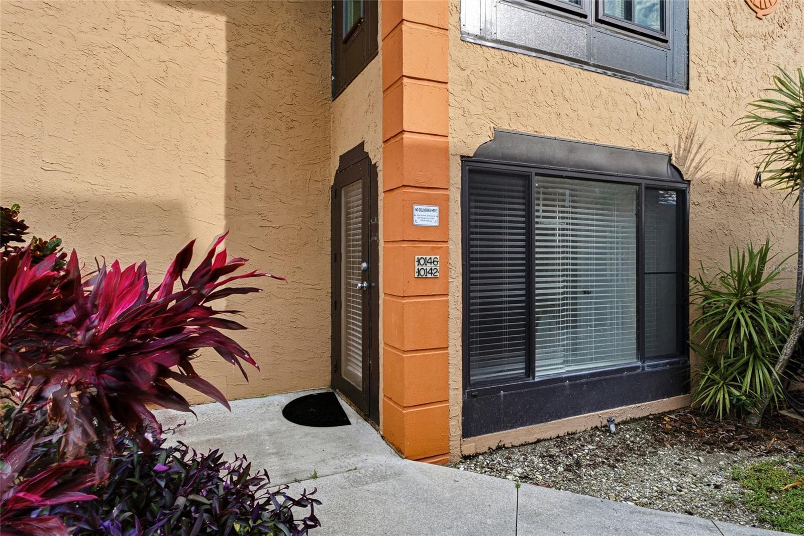 Condominium at 10142 SEMINOLE ISLAND DR, LARGO, photo 13 of 50