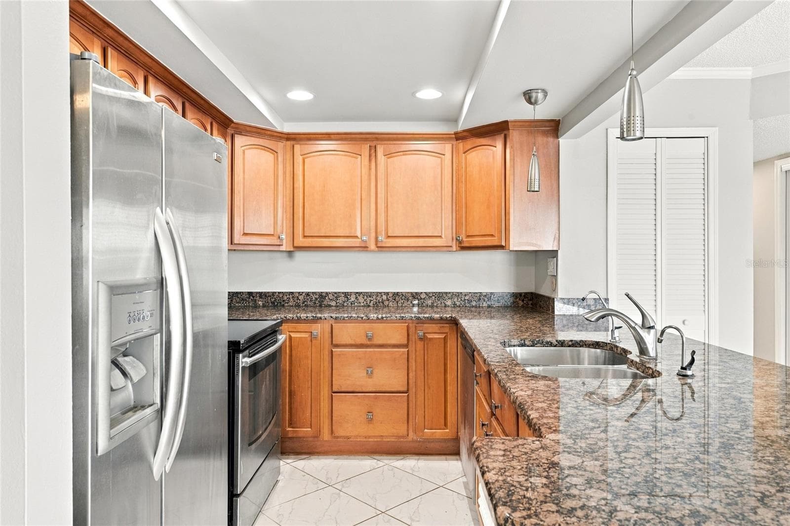 Condominium at 10142 SEMINOLE ISLAND DR, LARGO, photo 19 of 50
