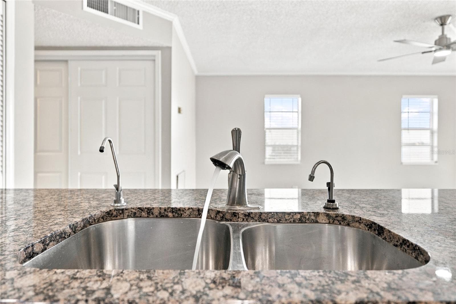 Condominium at 10142 SEMINOLE ISLAND DR, LARGO, photo 22 of 50