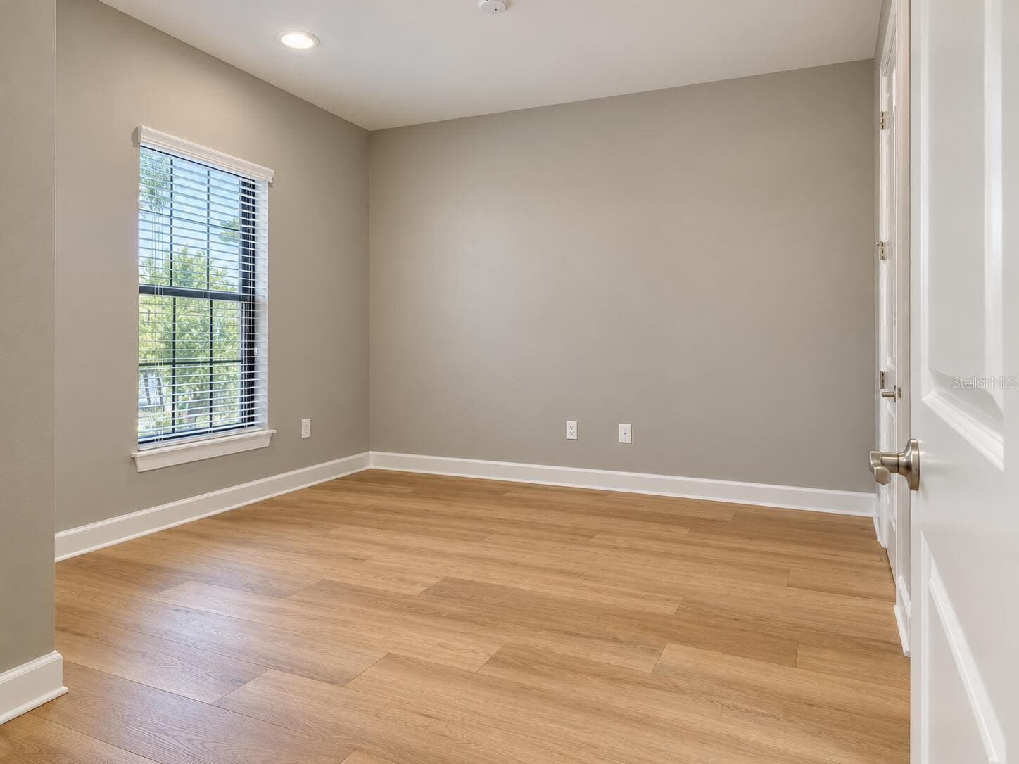 Single Family Residence at 8413 ALBERATA VISTA DR, TAMPA, photo 80 of 163