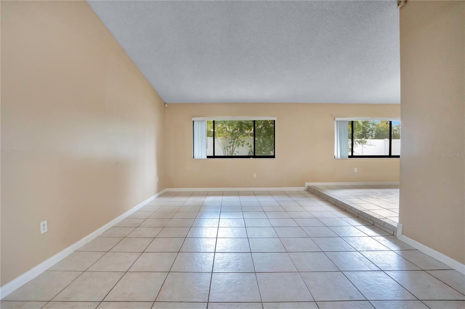 Single Family Residence at 8422 MARGARITA DR, ORLANDO, photo 6 of 47