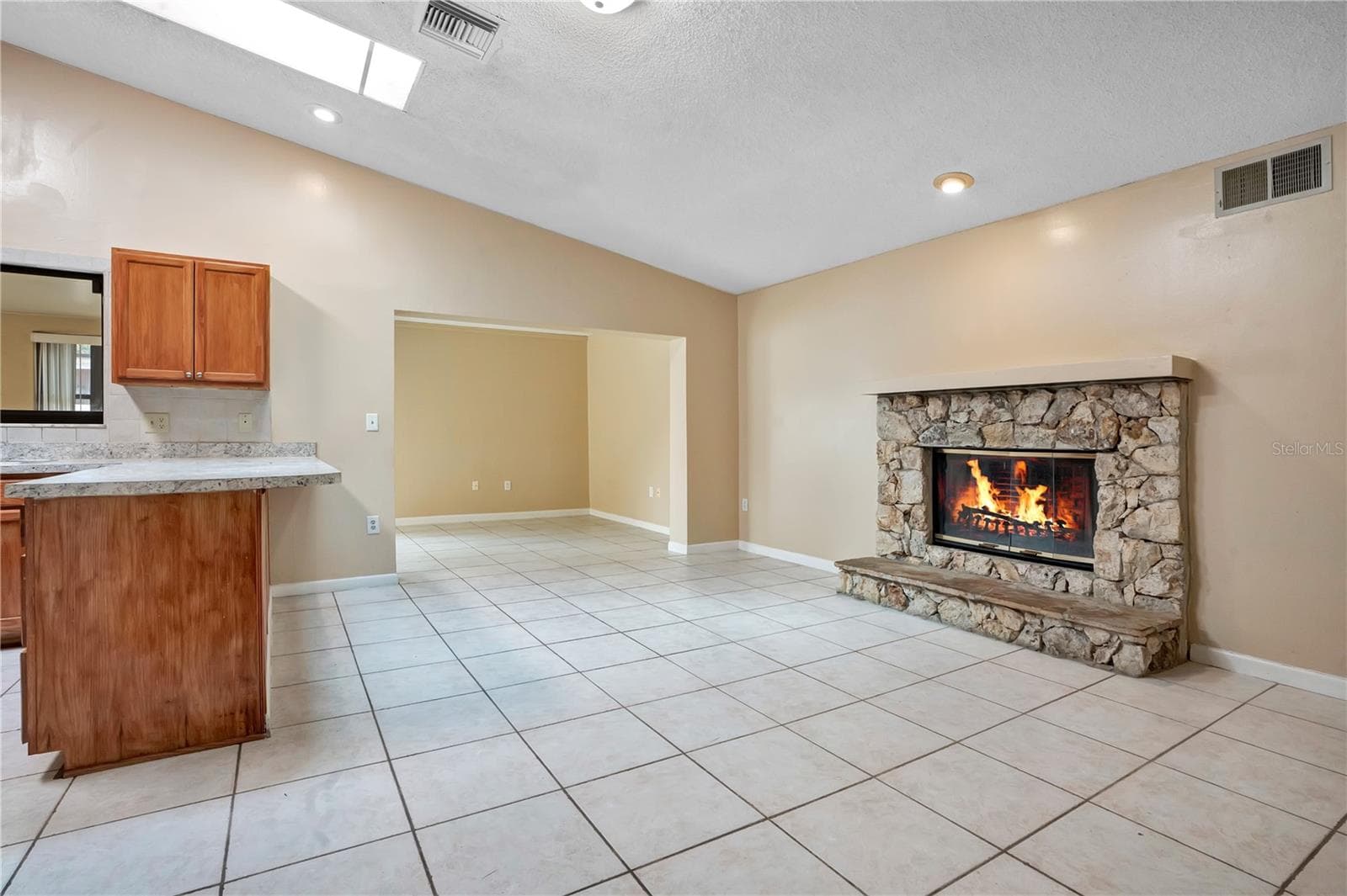 Single Family Residence at 8422 MARGARITA DR, ORLANDO, photo 9 of 47