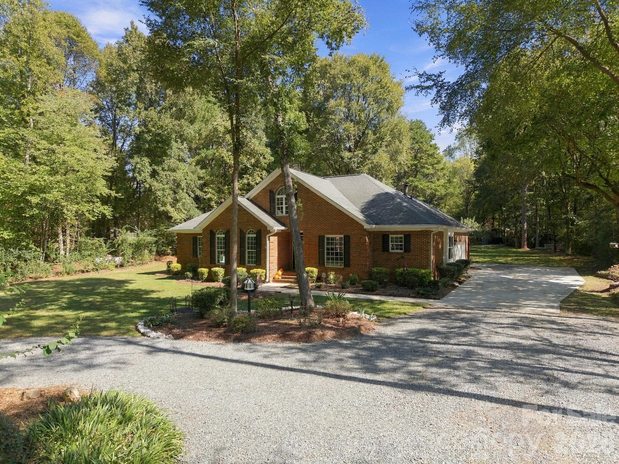 Single Family Residence at 6611 Providence Road S, Waxhaw, photo 3 of 47