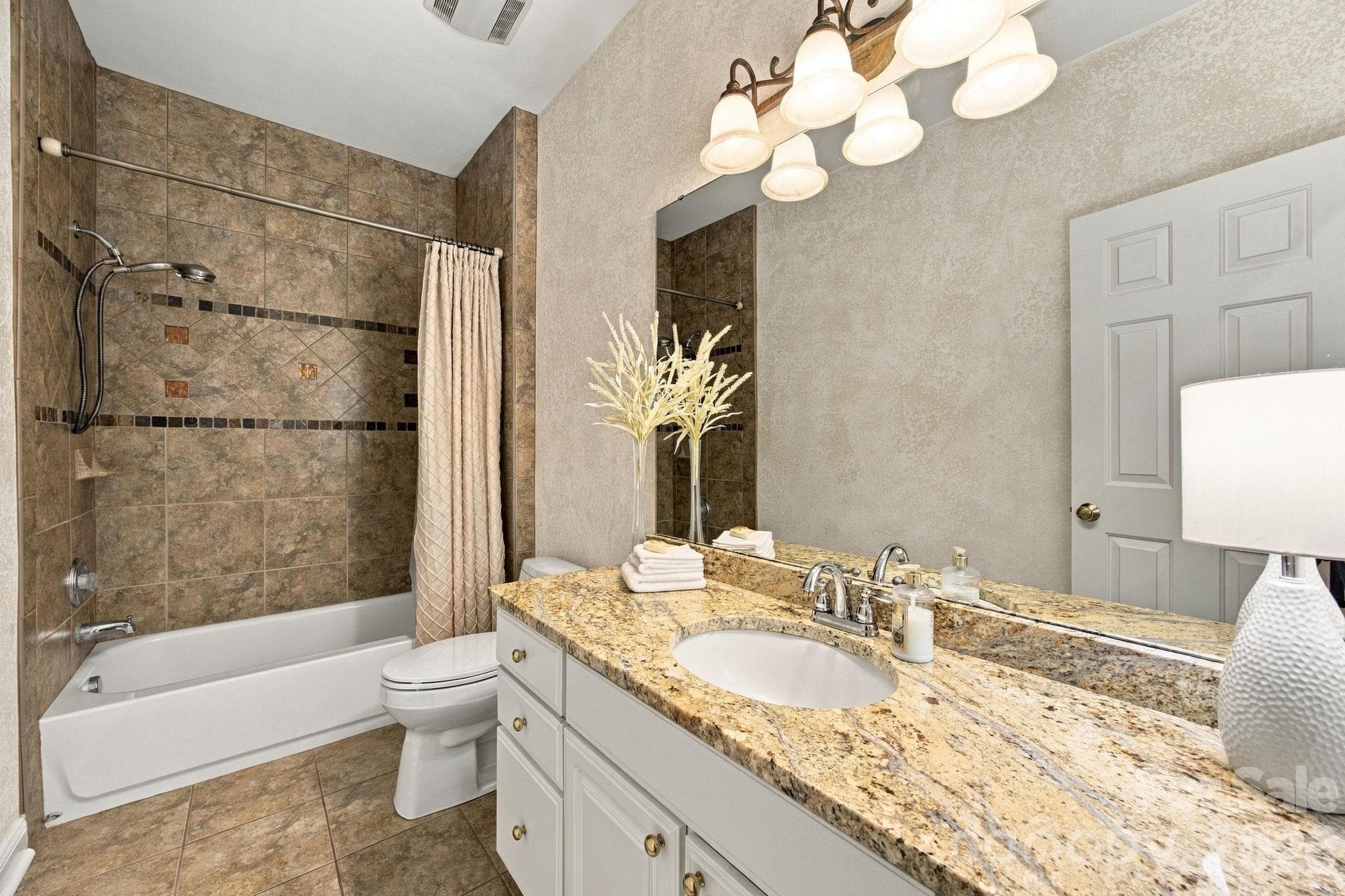 Single Family Residence at 6611 Providence Road S, Waxhaw, photo 13 of 47