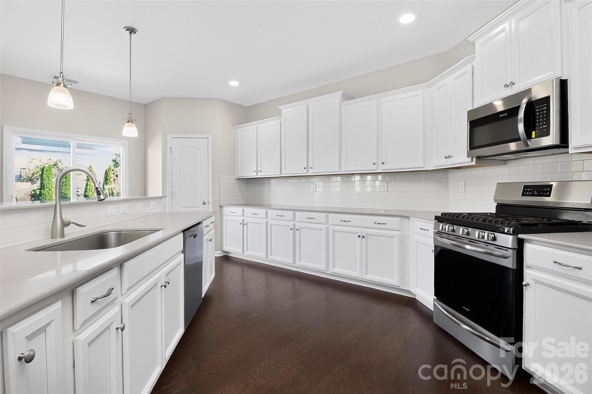 Single Family Residence at 160 Wrangell Drive, Mooresville, photo 12 of 31