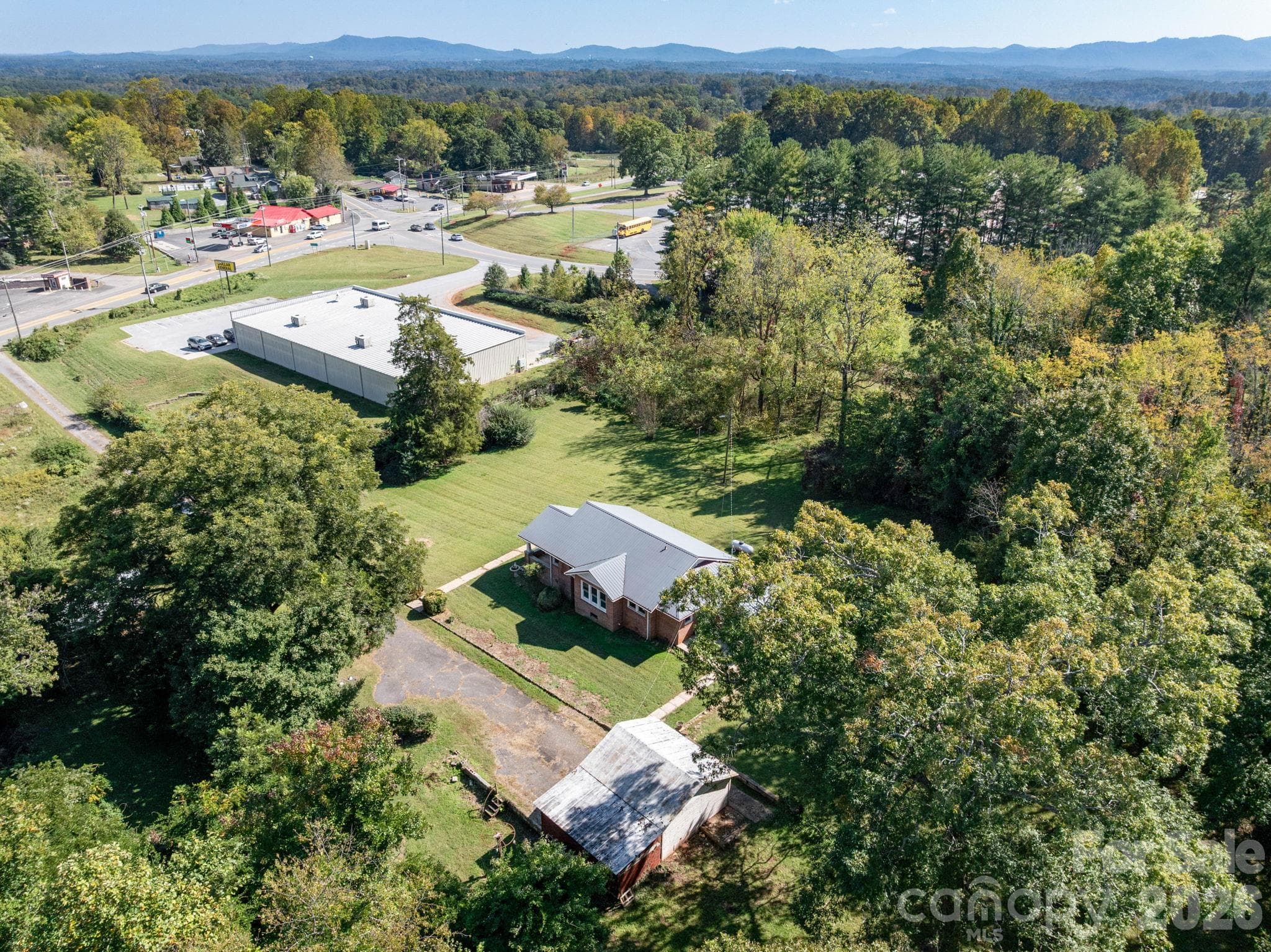Single Family Residence at 2401 NC 181 Highway, Morganton, photo 22 of 30