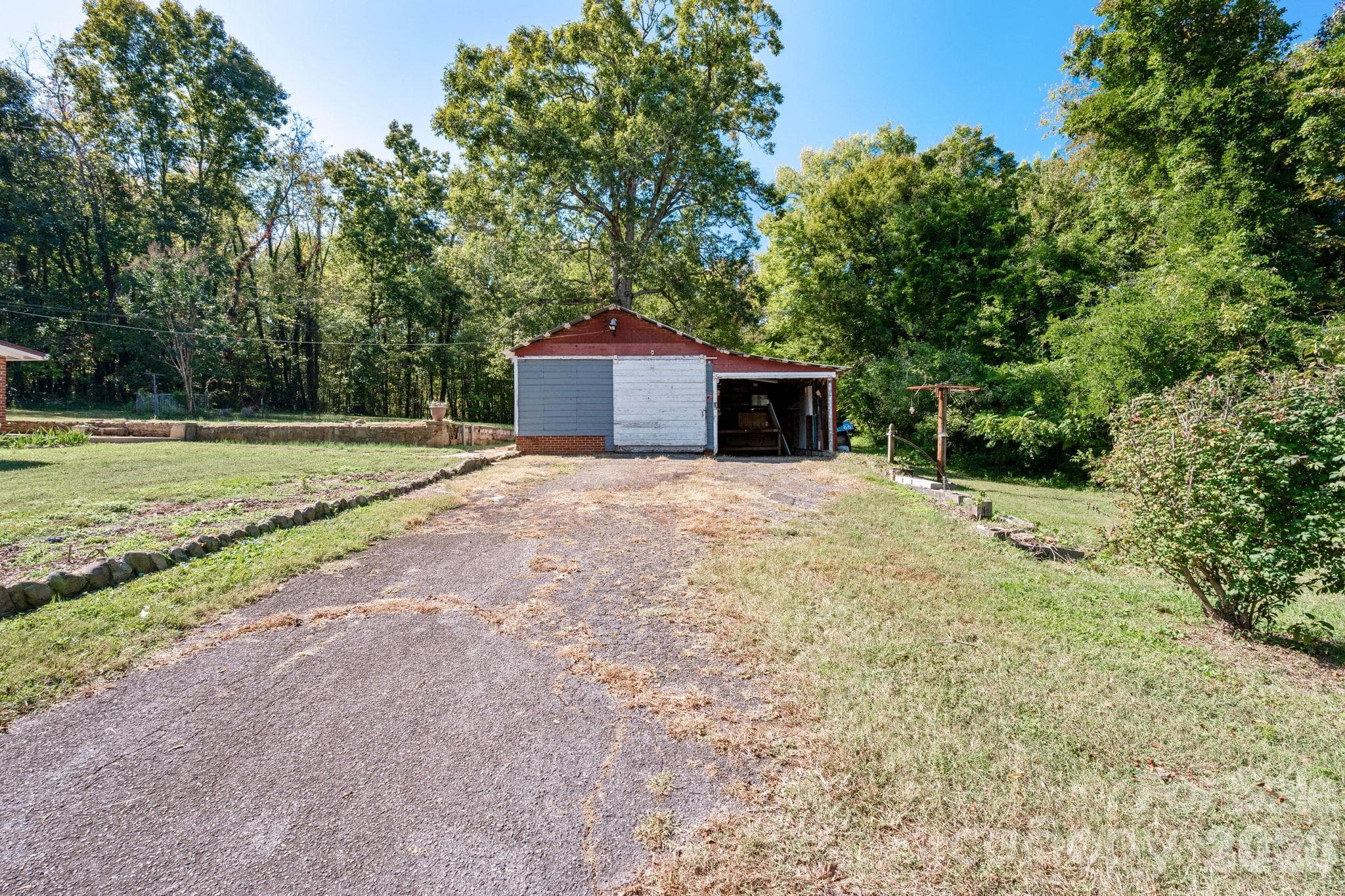 Single Family Residence at 2401 NC 181 Highway, Morganton, photo 26 of 30