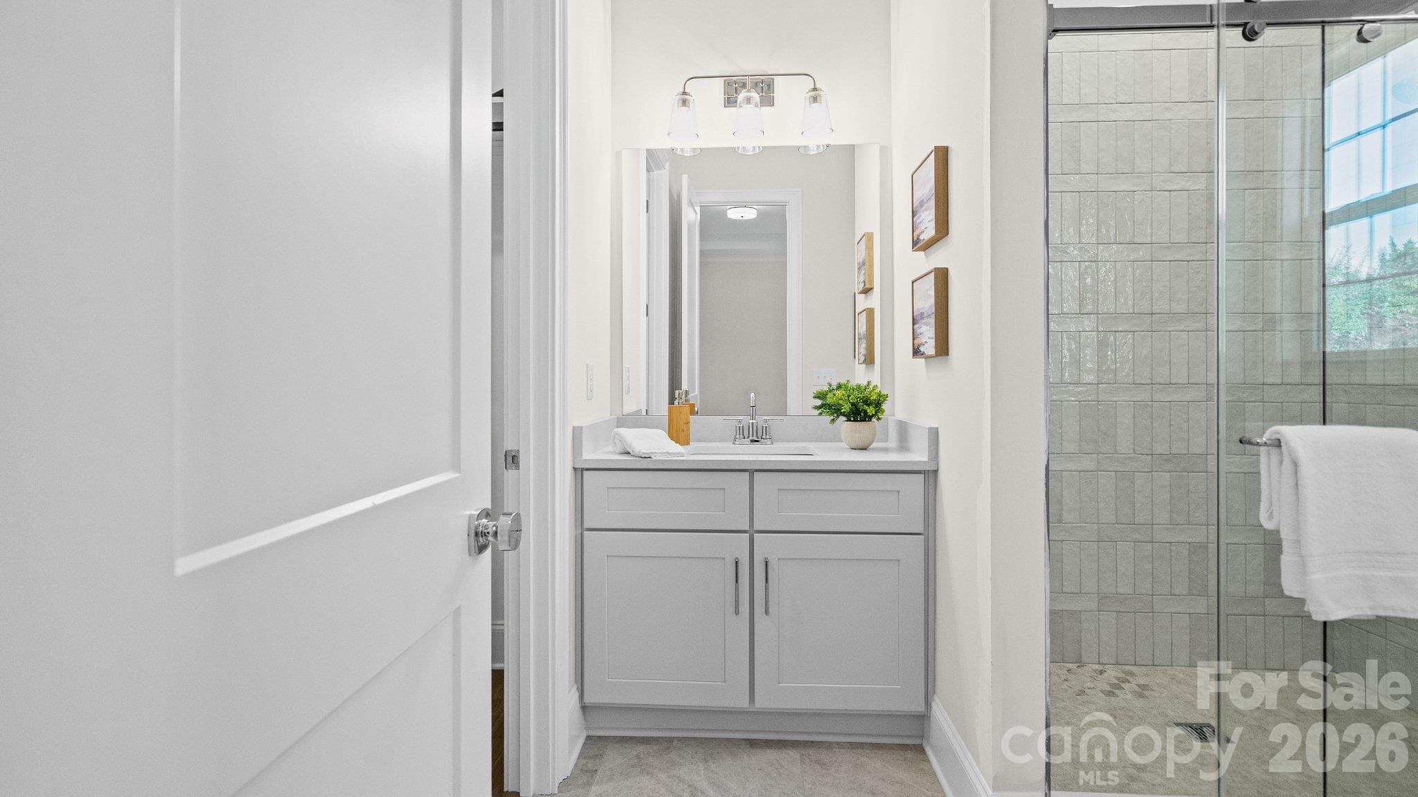 main level guest bath - 6918 Alexander Road, Charlotte