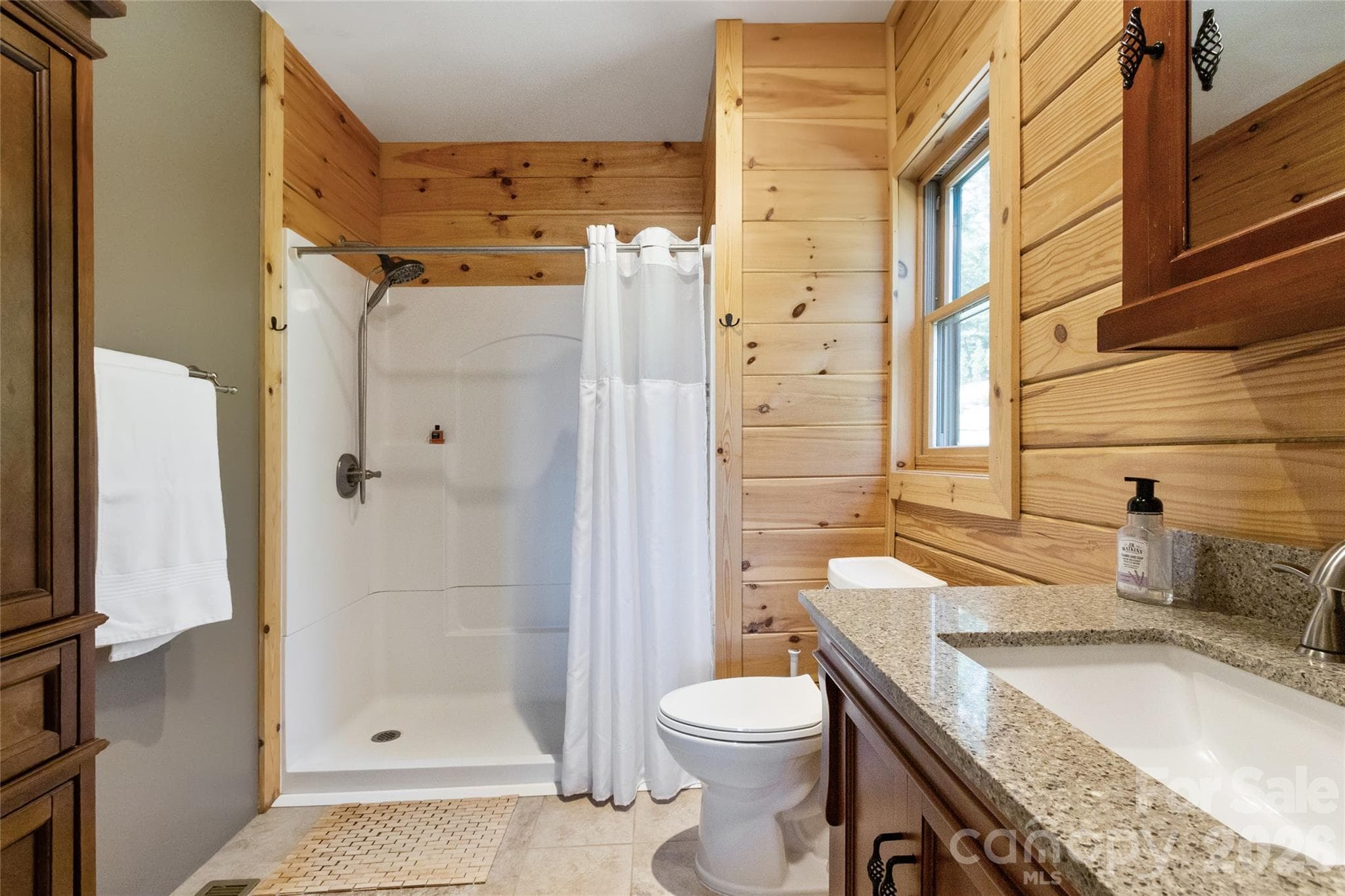 Main - Primary Bathroom - 656 Arbra Mountain Way, Bostic
