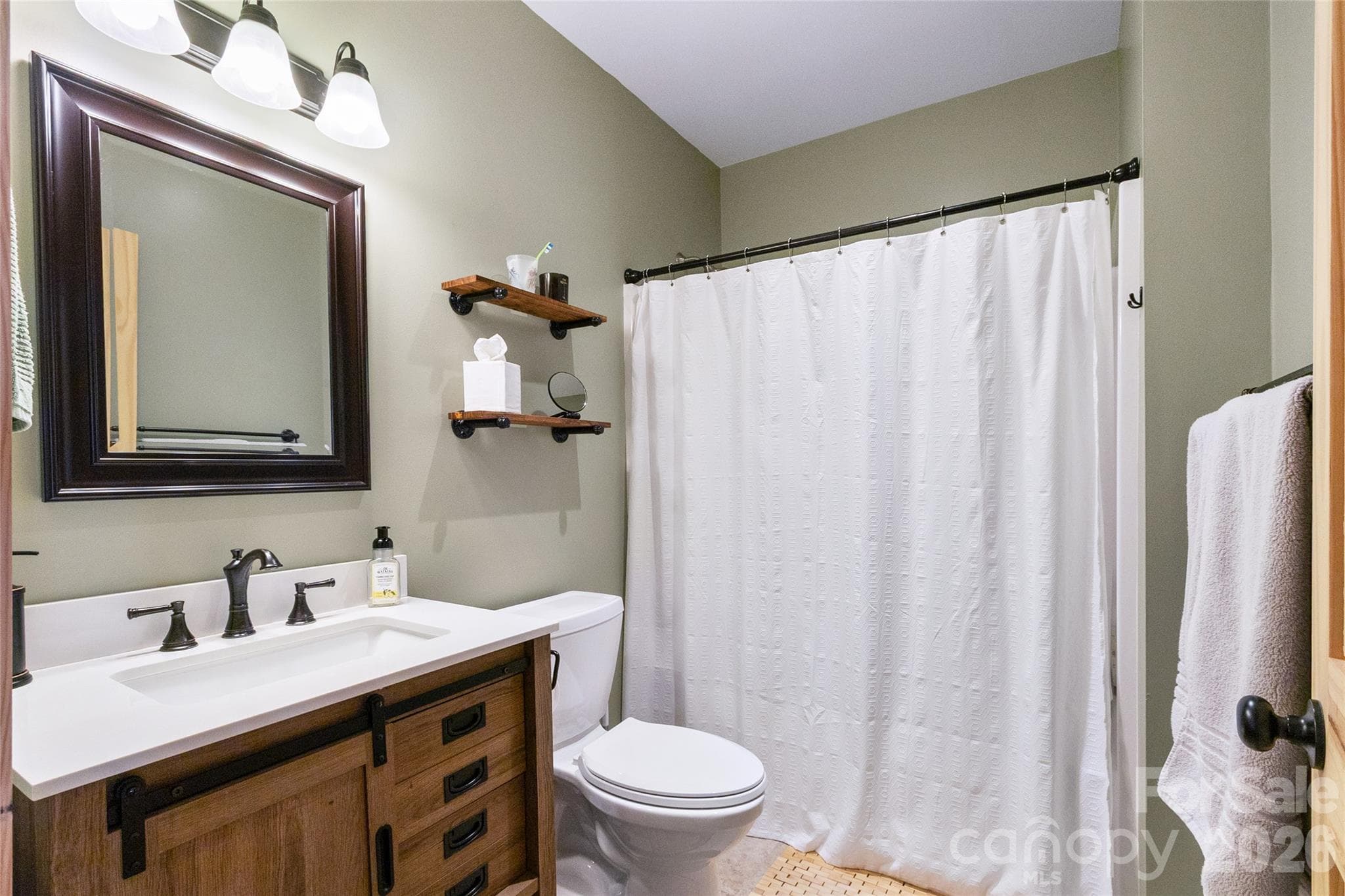 Main - Second Full Bath - 656 Arbra Mountain Way, Bostic