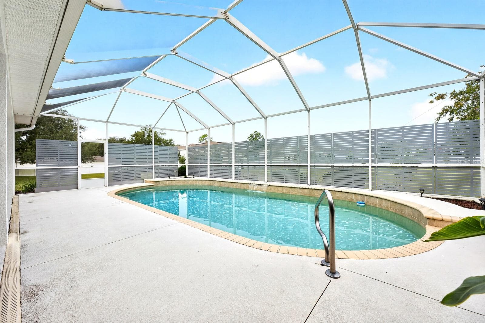 PRIVACY POOL SCREENING - 5092 NE 81ST BLVD, WILDWOOD