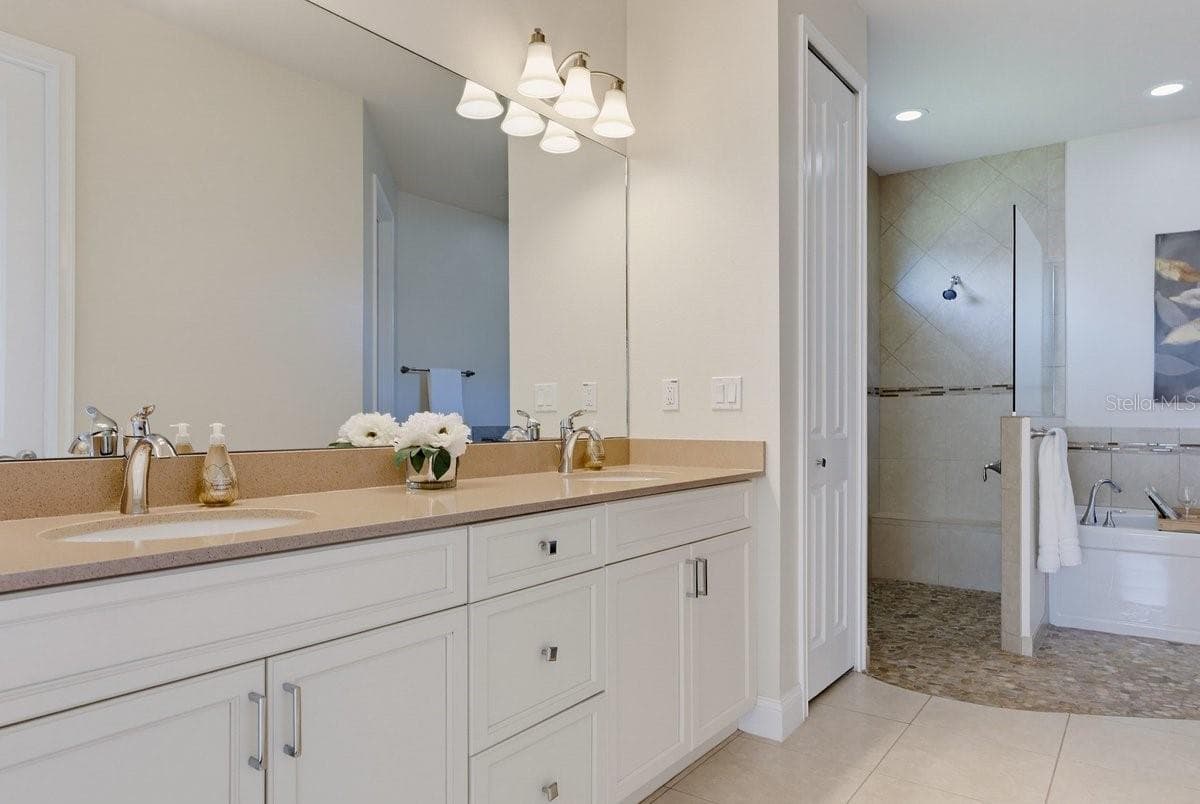 Single Family Residence at 29 THORNHILL CHASE CIR, ORMOND BEACH, photo 20 of 55